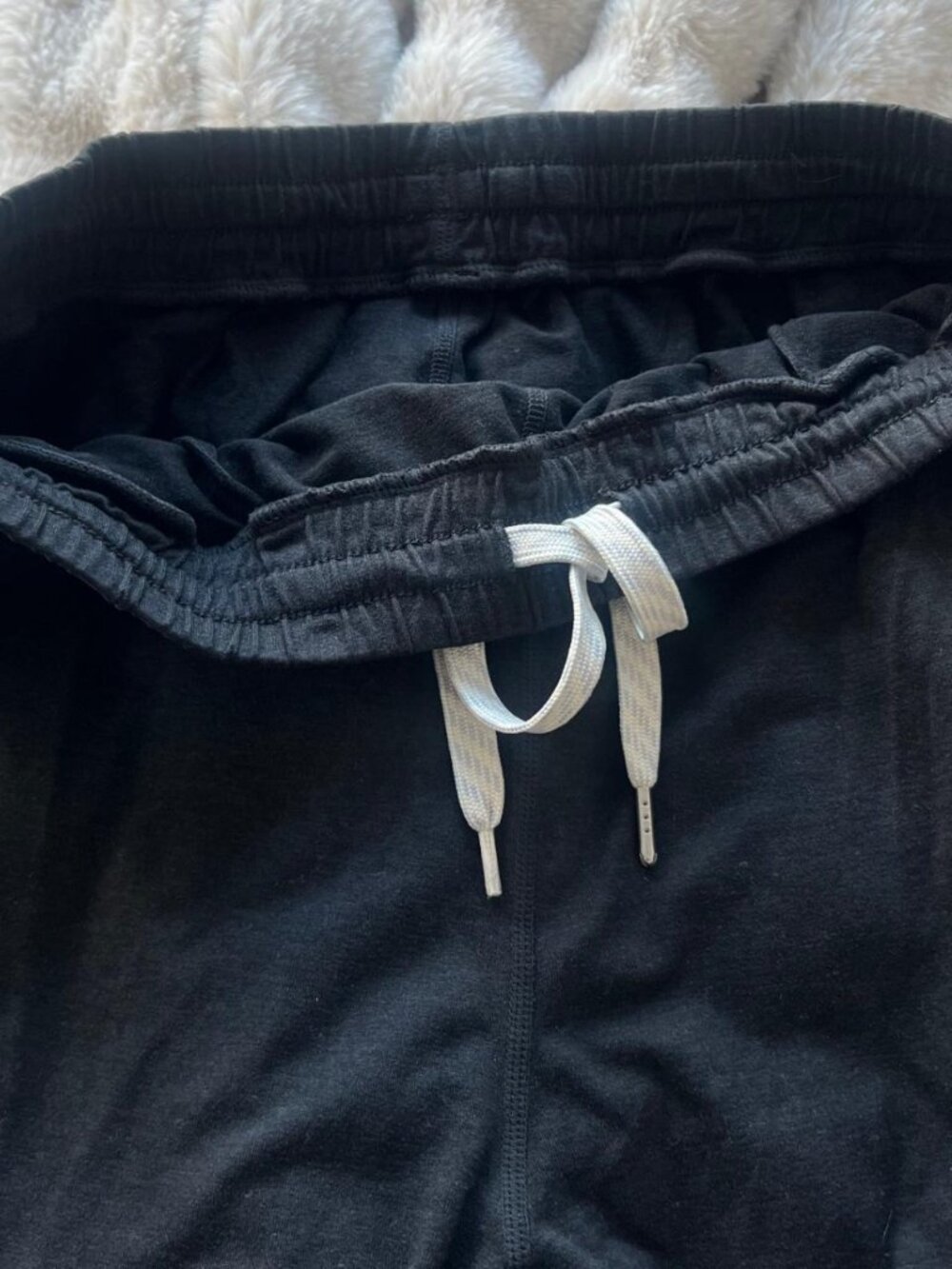 Black Heather Vuori performance joggers with drawstring waist in size S. - Picture 3 of 3